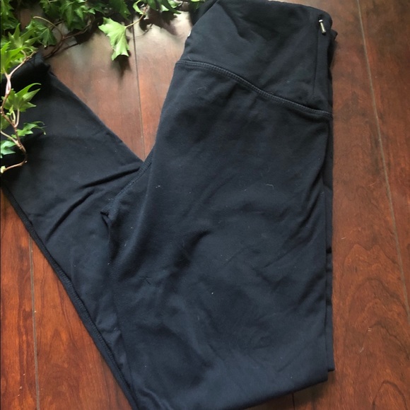 🍑2/20 Black workout pant - Picture 2 of 3